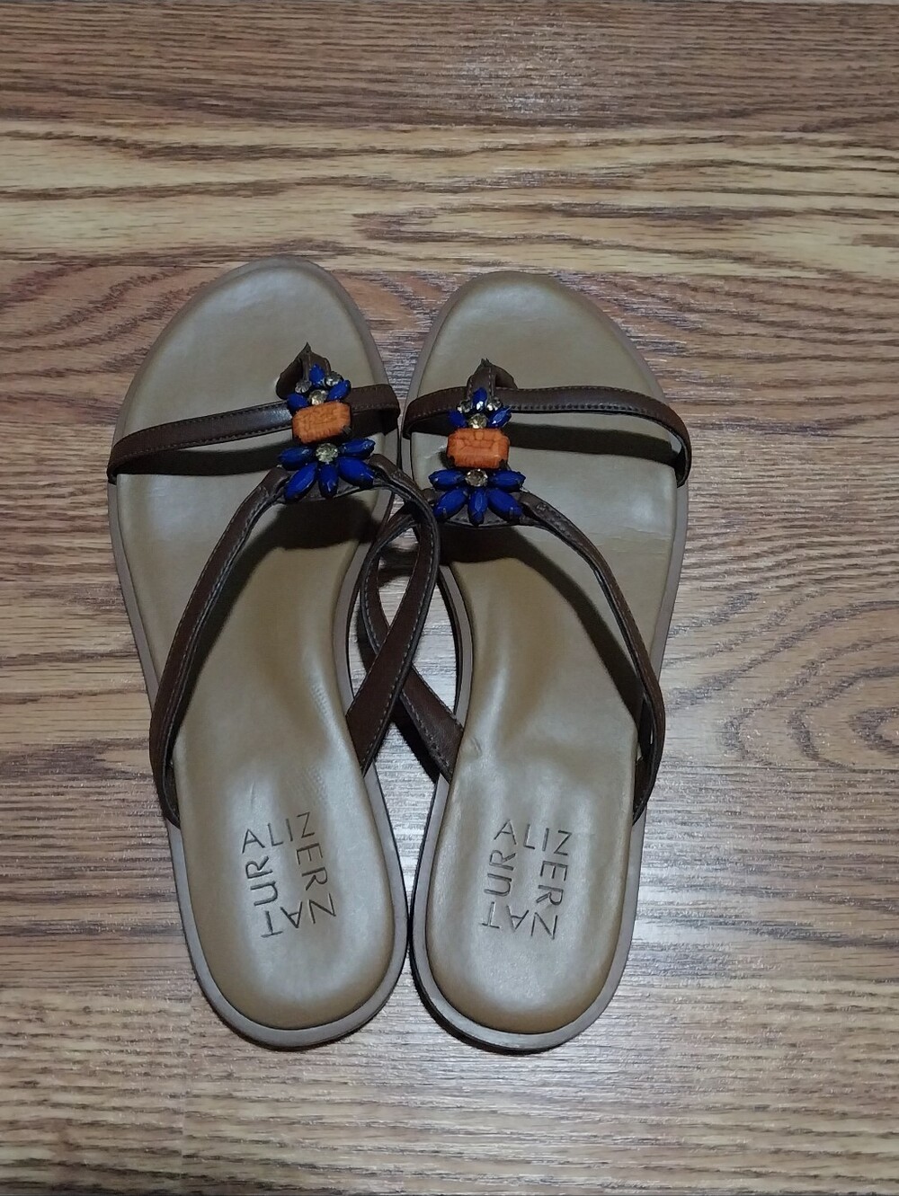 Naturalizer Embellished Thong Sandals Women Sz 8.5 Brown Slip On Comfort Sandal